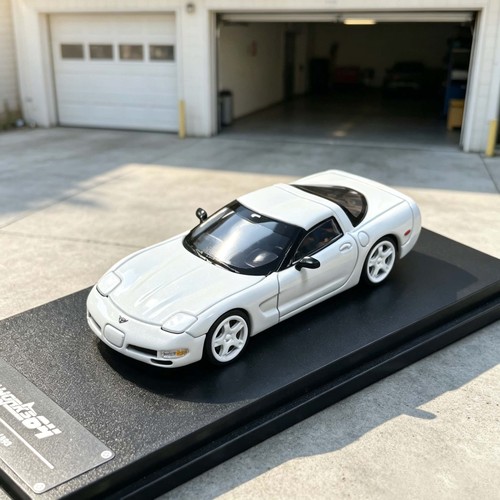 Corvette c5 bianco - 1/64,